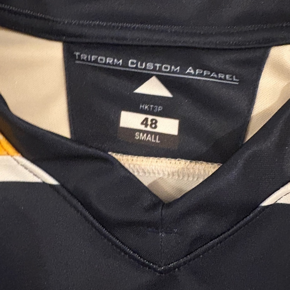 Quinnipiac Hockey Jersey - Picture 3 of 4